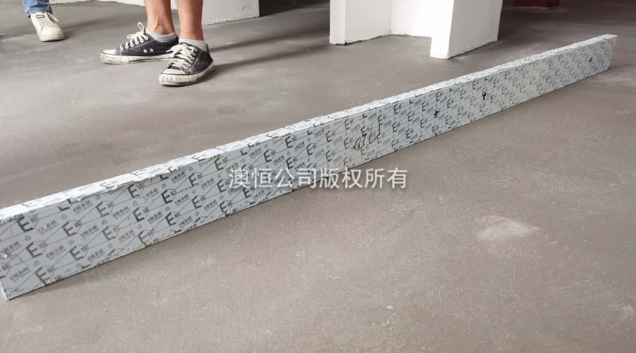 用靠尺檢測(cè)找平后的平整度